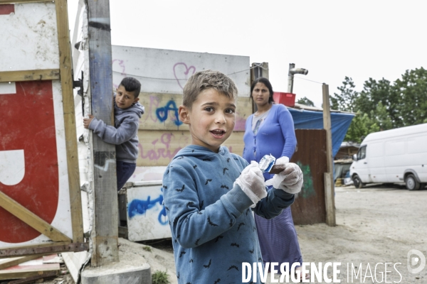 BANLIEUES SANTé distribution de colis alimentaires.