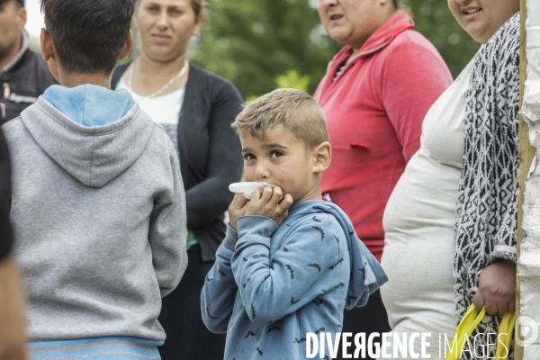 BANLIEUES SANTé distribution de colis alimentaires.