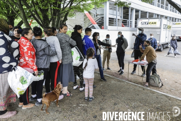 BANLIEUES SANTé distribution de colis alimentaires.