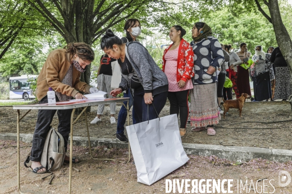 BANLIEUES SANTé distribution de colis alimentaires.