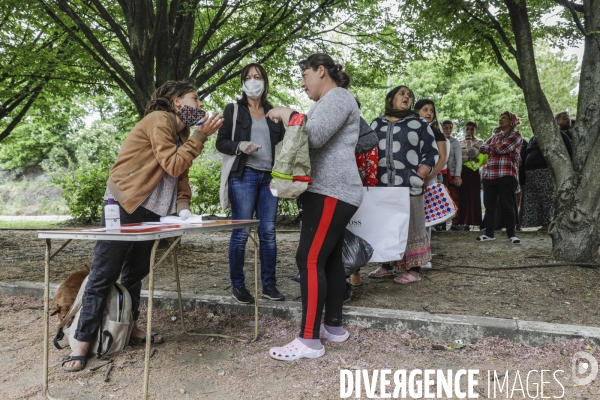 BANLIEUES SANTé distribution de colis alimentaires.