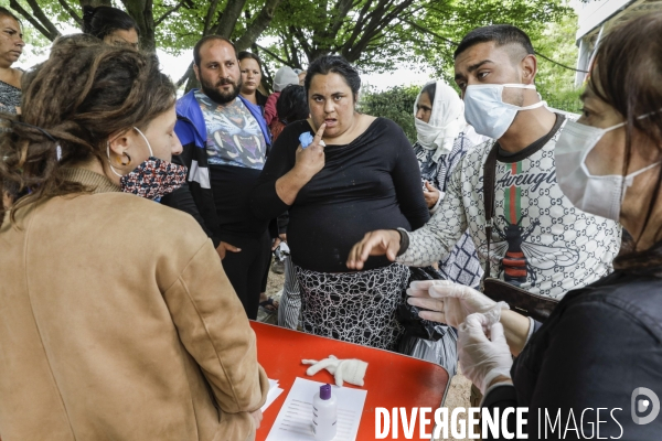 BANLIEUES SANTé distribution de colis alimentaires.