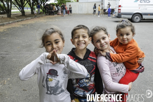 BANLIEUES SANTé distribution de colis alimentaires.