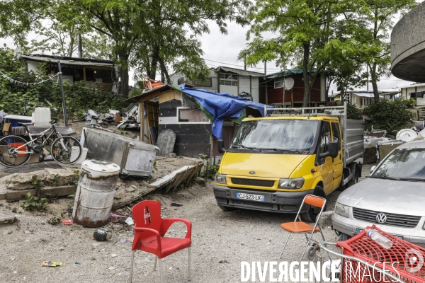 BANLIEUES SANTé distribution de colis alimentaires.