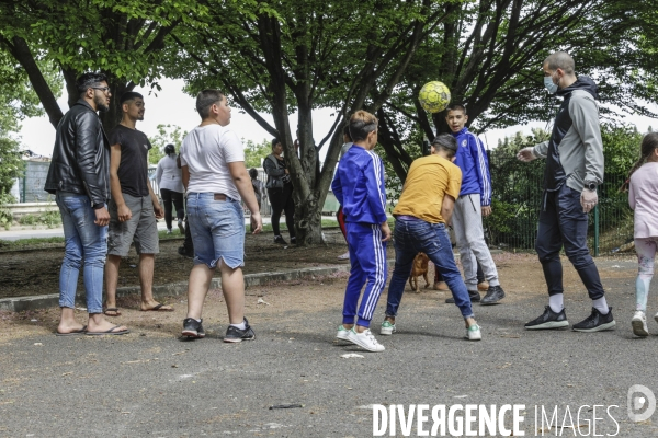 BANLIEUES SANTé distribution de colis alimentaires.