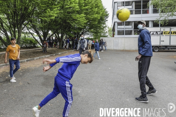 BANLIEUES SANTé distribution de colis alimentaires.