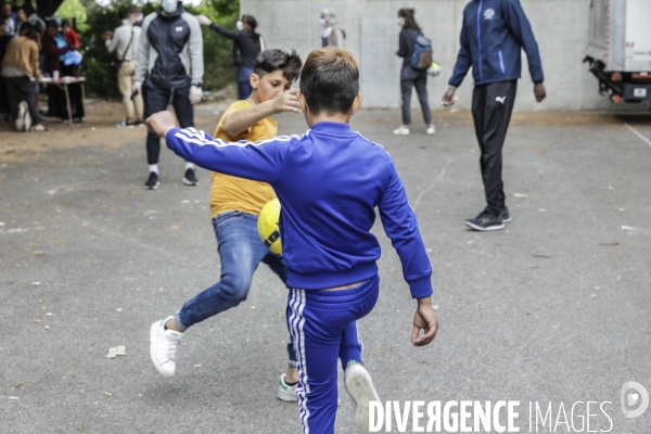 BANLIEUES SANTé distribution de colis alimentaires.