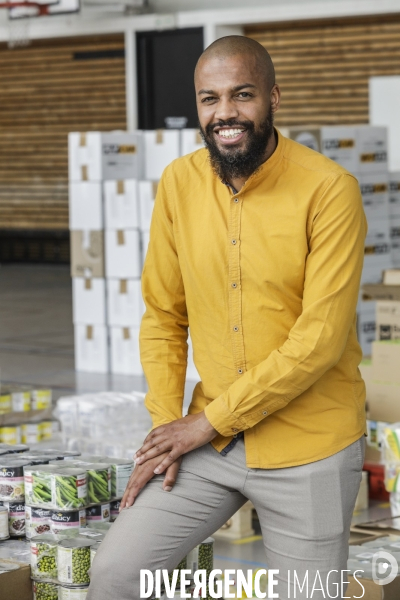 BANLIEUES SANTé distribution de colis alimentaires.