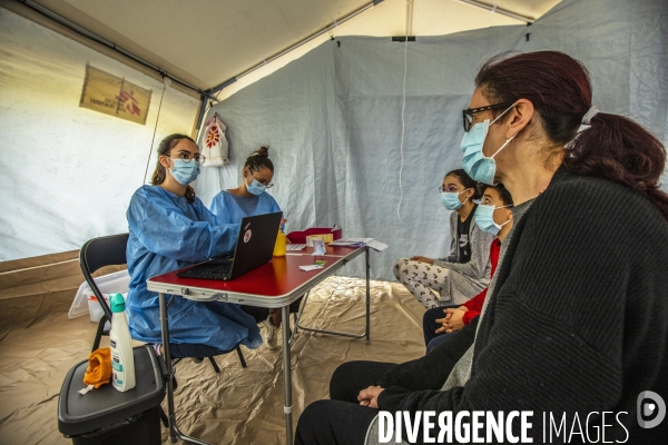 Dépistage du Covid-19 par MSF accompagnée de bénévoles à Malpassé