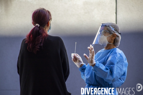 Dépistage du Covid-19 par MSF accompagnée de bénévoles à Malpassé