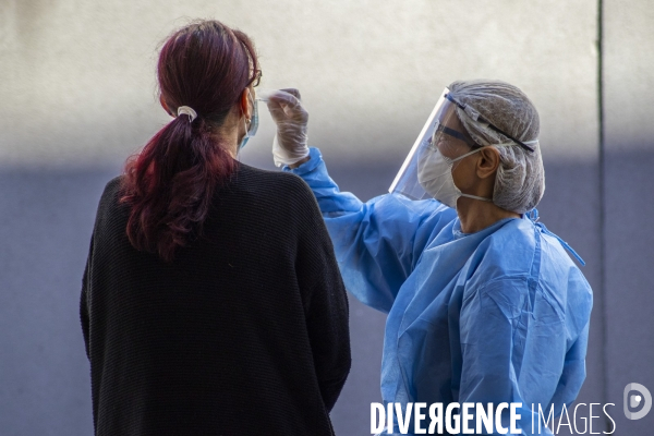 Dépistage du Covid-19 par MSF accompagnée de bénévoles à Malpassé