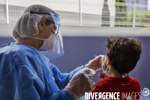 Dépistage du Covid-19 par MSF accompagnée de bénévoles à Malpassé