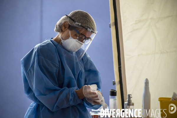 Dépistage du Covid-19 par MSF accompagnée de bénévoles à Malpassé