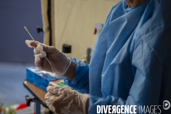 Dépistage du Covid-19 par MSF accompagnée de bénévoles à Malpassé
