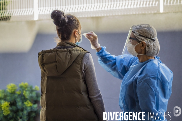 Dépistage du Covid-19 par MSF accompagnée de bénévoles à Malpassé
