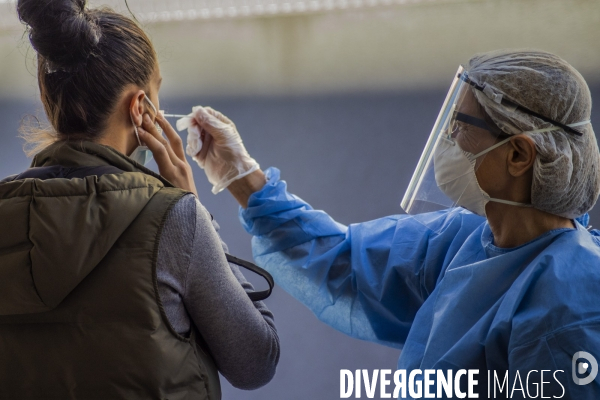 Dépistage du Covid-19 par MSF accompagnée de bénévoles à Malpassé