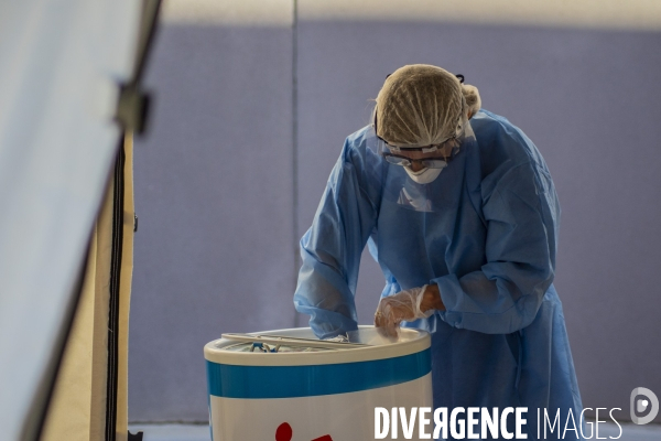 Dépistage du Covid-19 par MSF accompagnée de bénévoles à Malpassé