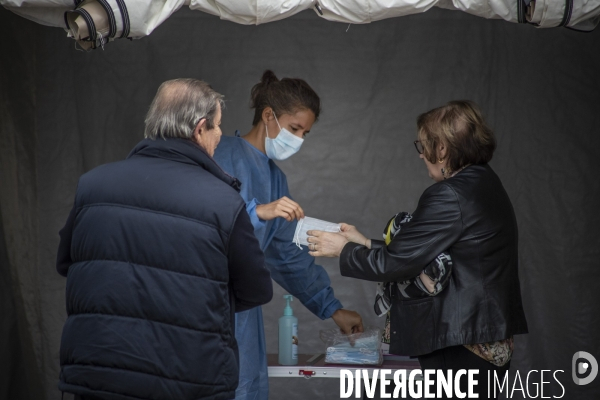 Dépistage du Covid-19 par MSF accompagnée de bénévoles à Malpassé