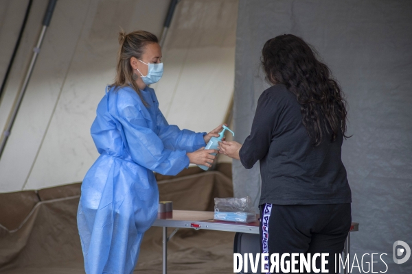 Dépistage du Covid-19 par MSF accompagnée de bénévoles à Malpassé