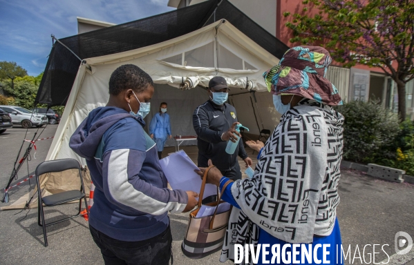 Dépistage du Covid-19 par MSF accompagnée de bénévoles à Malpassé