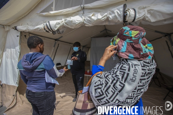 Dépistage du Covid-19 par MSF accompagnée de bénévoles à Malpassé