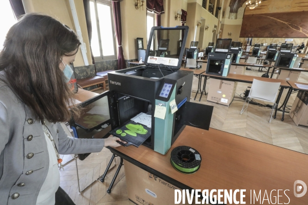 Fabmask dans la salle des fetes de la mairie du xv