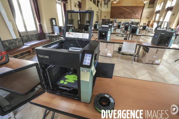 Fabmask dans la salle des fetes de la mairie du xv