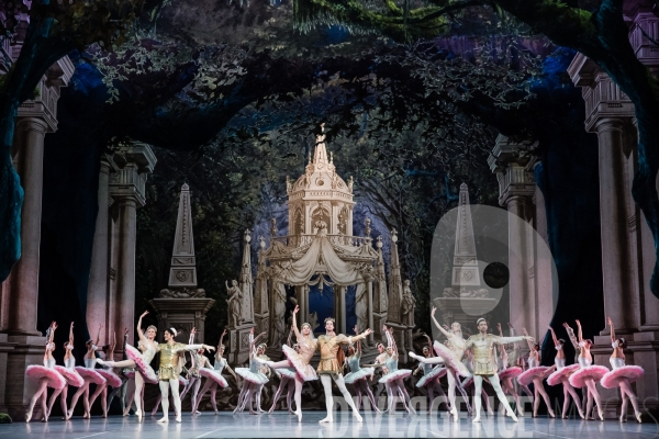 Le Songe d une nuit d été / George Balanchine /  William Shakespeare / Christian Lacroix