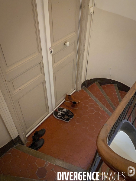 Sous Coronavirus, on laisse ses chaussures devant la porte!