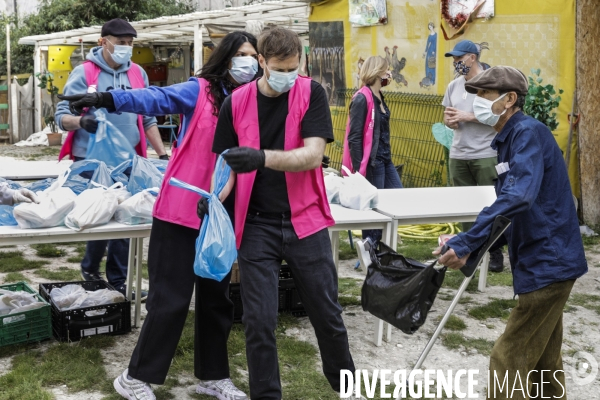 Distribution alimentaire quartier Goutte-d Or à PARIS