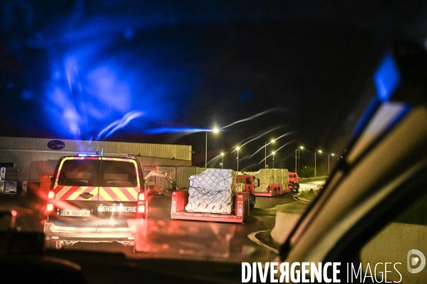 Masque chirurgicaux. Arrivée à Roissy par un Boeing 777 d Air-France cargo. Confinement 42ème jour.