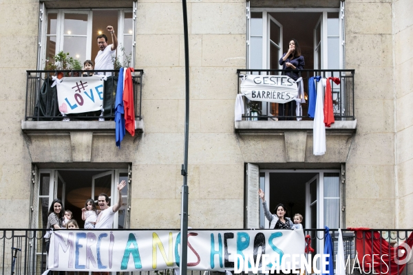 Un immeuble mobilisé tous les soirs à 20h  pour applaudir le personnel soignant.