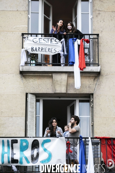 Un immeuble mobilisé tous les soirs à 20h  pour applaudir le personnel soignant.