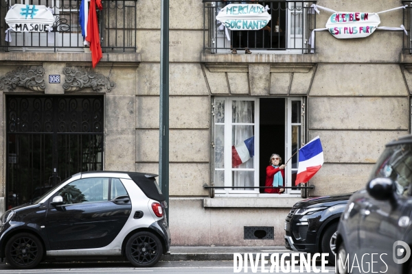 Un immeuble mobilisé tous les soirs à 20h  pour applaudir le personnel soignant.