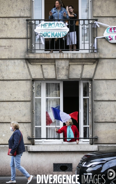 Un immeuble mobilisé tous les soirs à 20h  pour applaudir le personnel soignant.