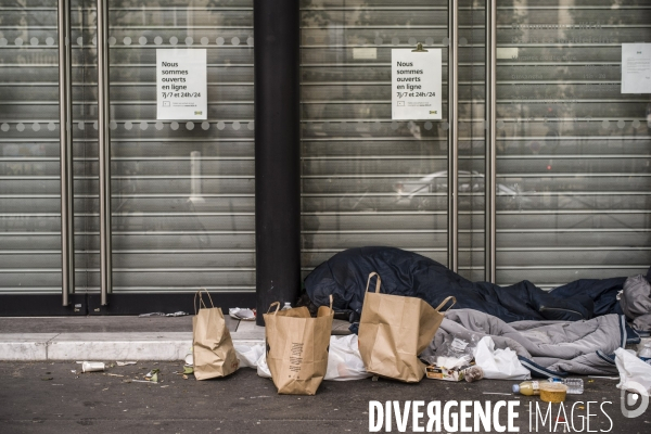 Sans abris dans les rues de paris.