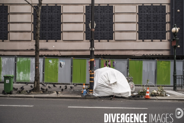 Sans abris dans les rues de paris.