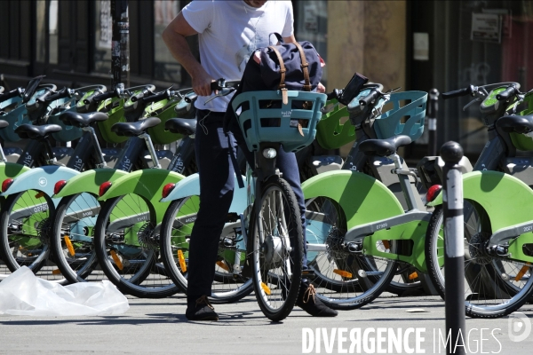 Paris Velib vélos à louer. Velib bicycles for hire in Paris