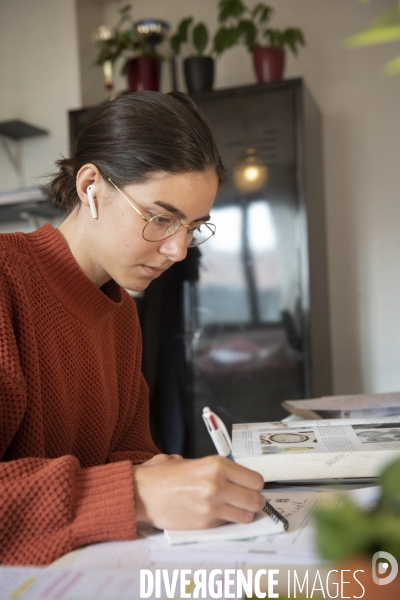 Etudiante confinée à quelques jours des partiels