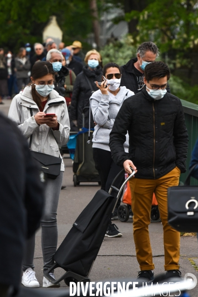 Masques en vente dans les supermarchés et les pharmacies. Confinement 48ème jour.