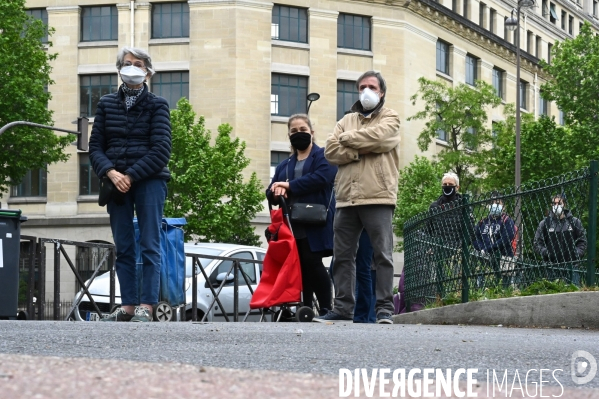 Masques en vente dans les supermarchés et les pharmacies. Confinement 48ème jour.