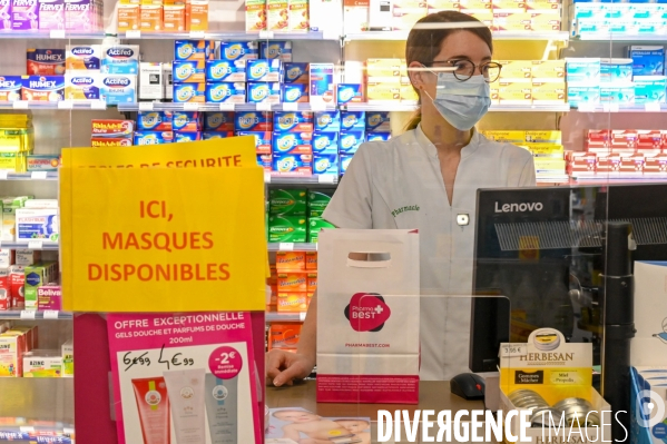 Masques en vente dans les supermarchés et les pharmacies. Confinement 48ème jour.