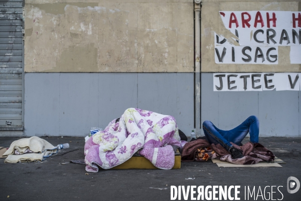 Sans abris dans les rues de paris.