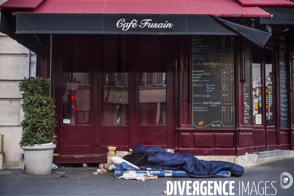 Sans abris dans les rues de paris.