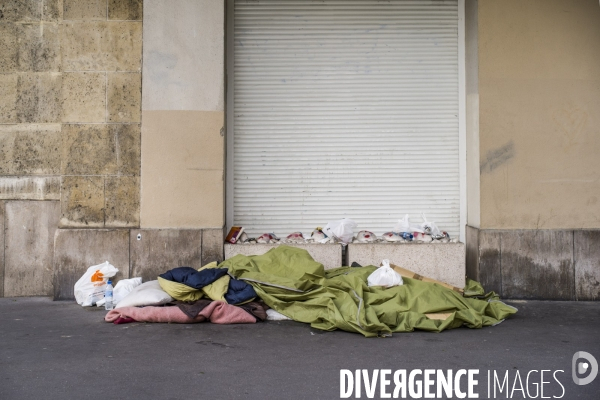 Sans abris dans les rues de paris.