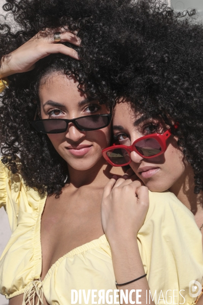 Les jumelles sabrina et sarah influenceuses mode