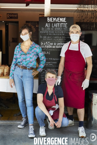 Parisiens avec masques avril 2020 sous confinement