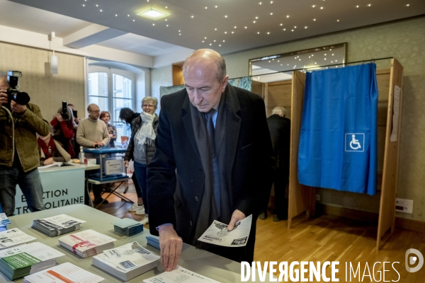 Premier tour des élections municipales ; vote de Gérard Collomb,