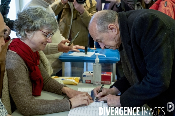 Premier tour des élections municipales ; vote de Gérard Collomb,