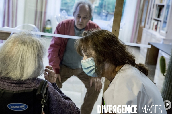 EHPAD/Les Visites Plexi - Quand l attachement devient transparent